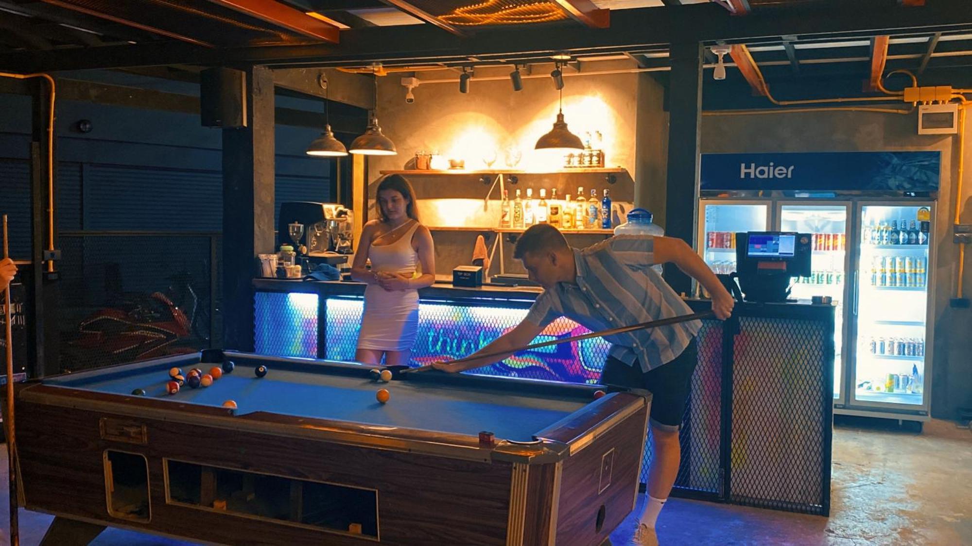 Revolution Chiang Mai - Old Town Hostel Εξωτερικό φωτογραφία