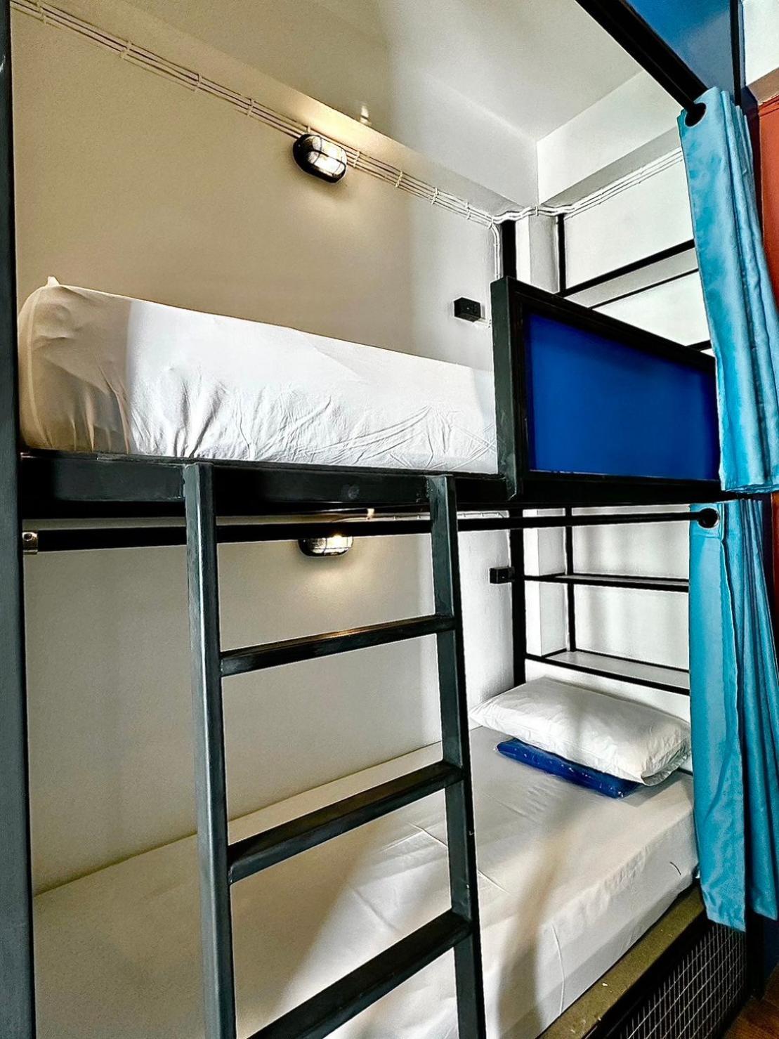 Revolution Chiang Mai - Old Town Hostel Εξωτερικό φωτογραφία