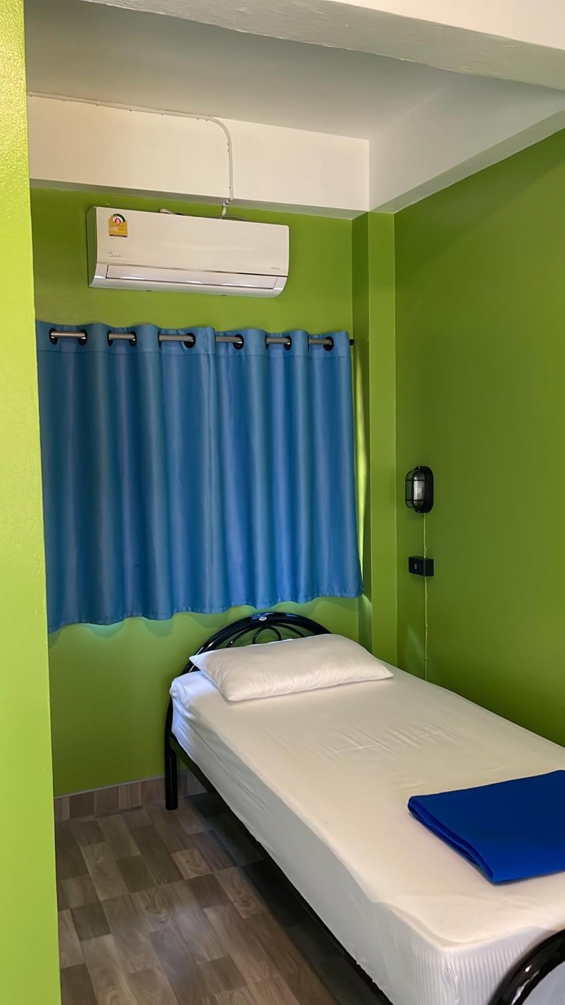 Revolution Chiang Mai - Old Town Hostel Εξωτερικό φωτογραφία