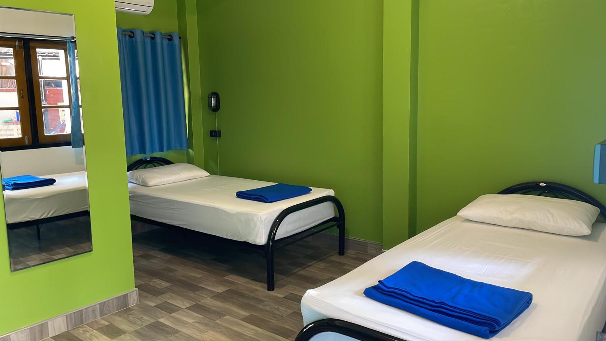 Revolution Chiang Mai - Old Town Hostel Εξωτερικό φωτογραφία