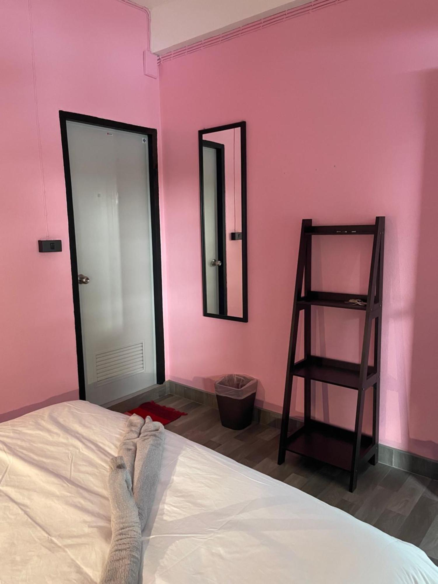 Revolution Chiang Mai - Old Town Hostel Εξωτερικό φωτογραφία