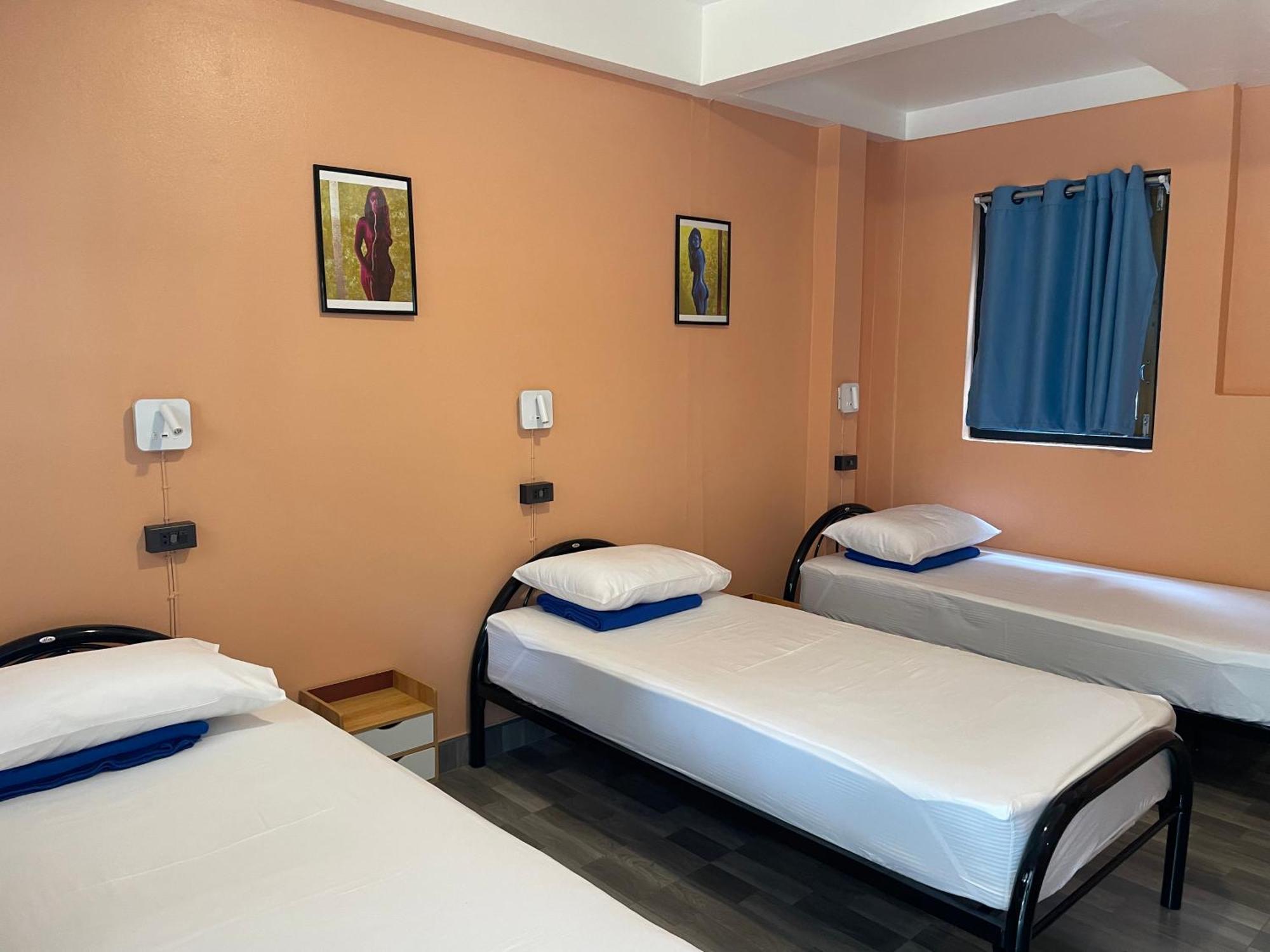 Revolution Chiang Mai - Old Town Hostel Εξωτερικό φωτογραφία