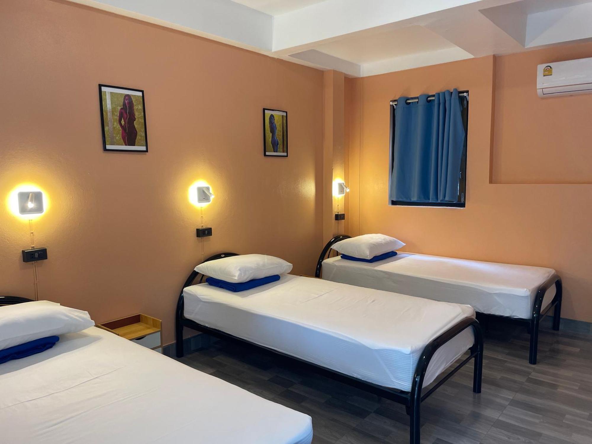 Revolution Chiang Mai - Old Town Hostel Εξωτερικό φωτογραφία