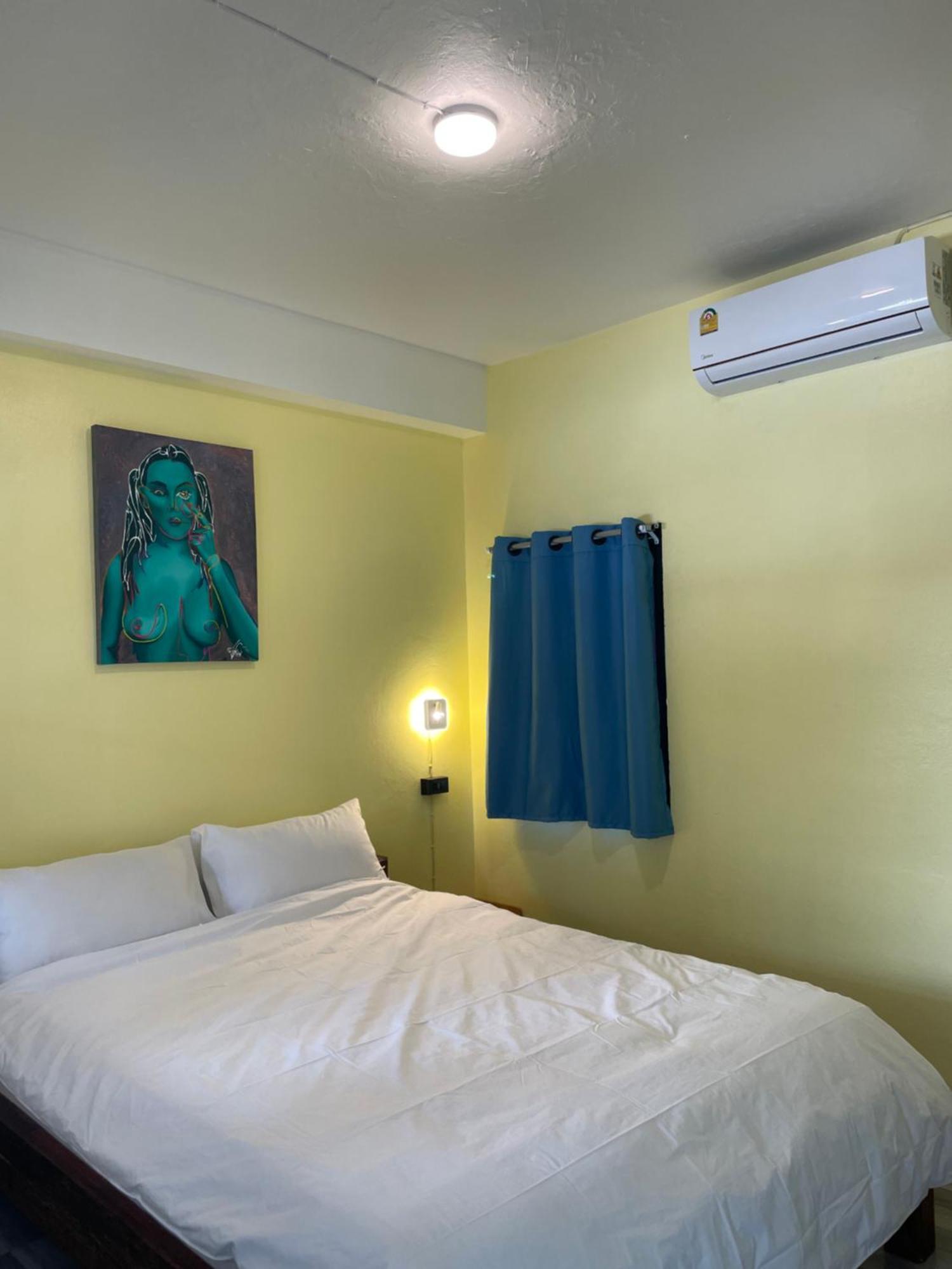 Revolution Chiang Mai - Old Town Hostel Εξωτερικό φωτογραφία
