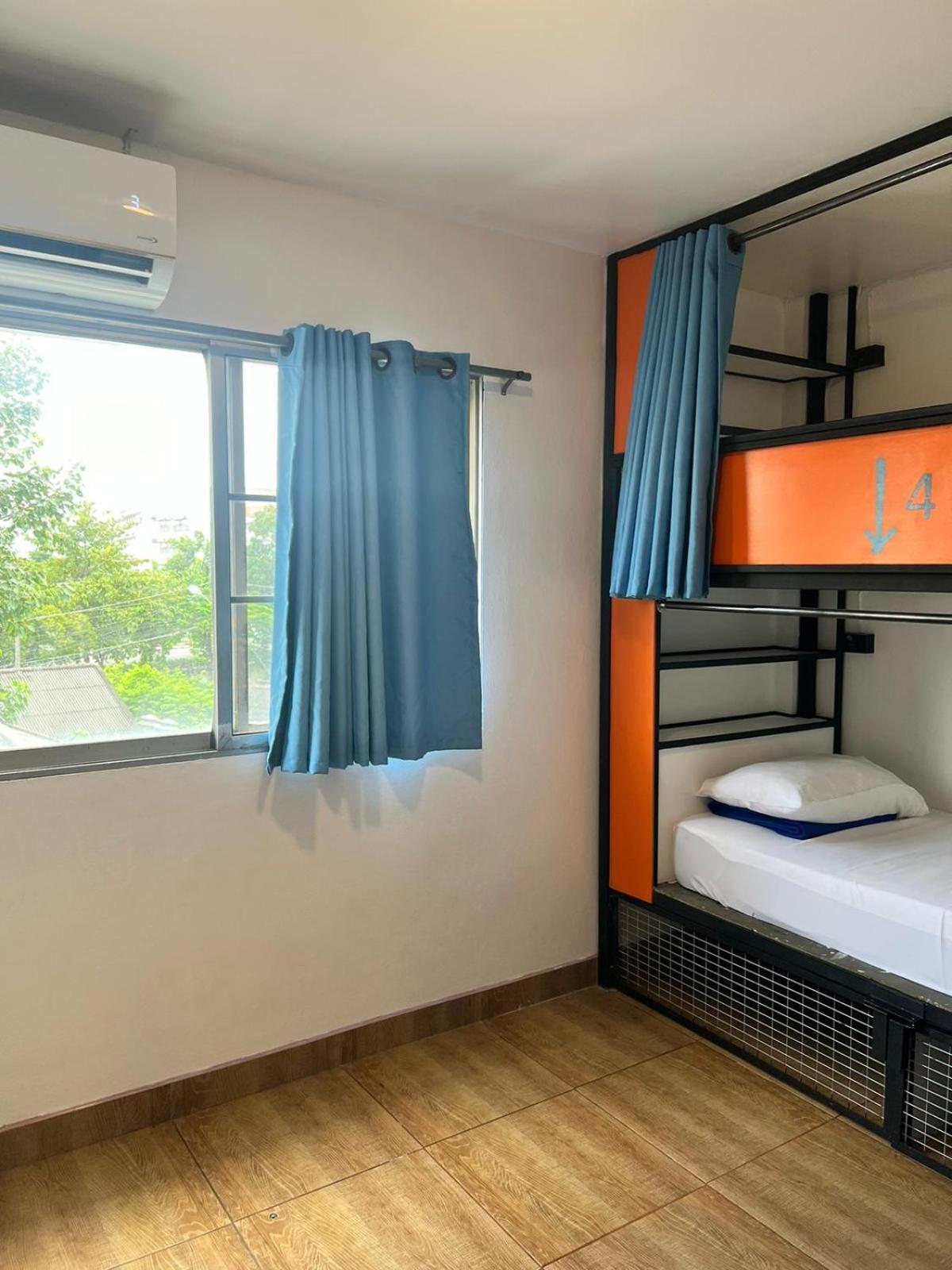 Revolution Chiang Mai - Old Town Hostel Εξωτερικό φωτογραφία
