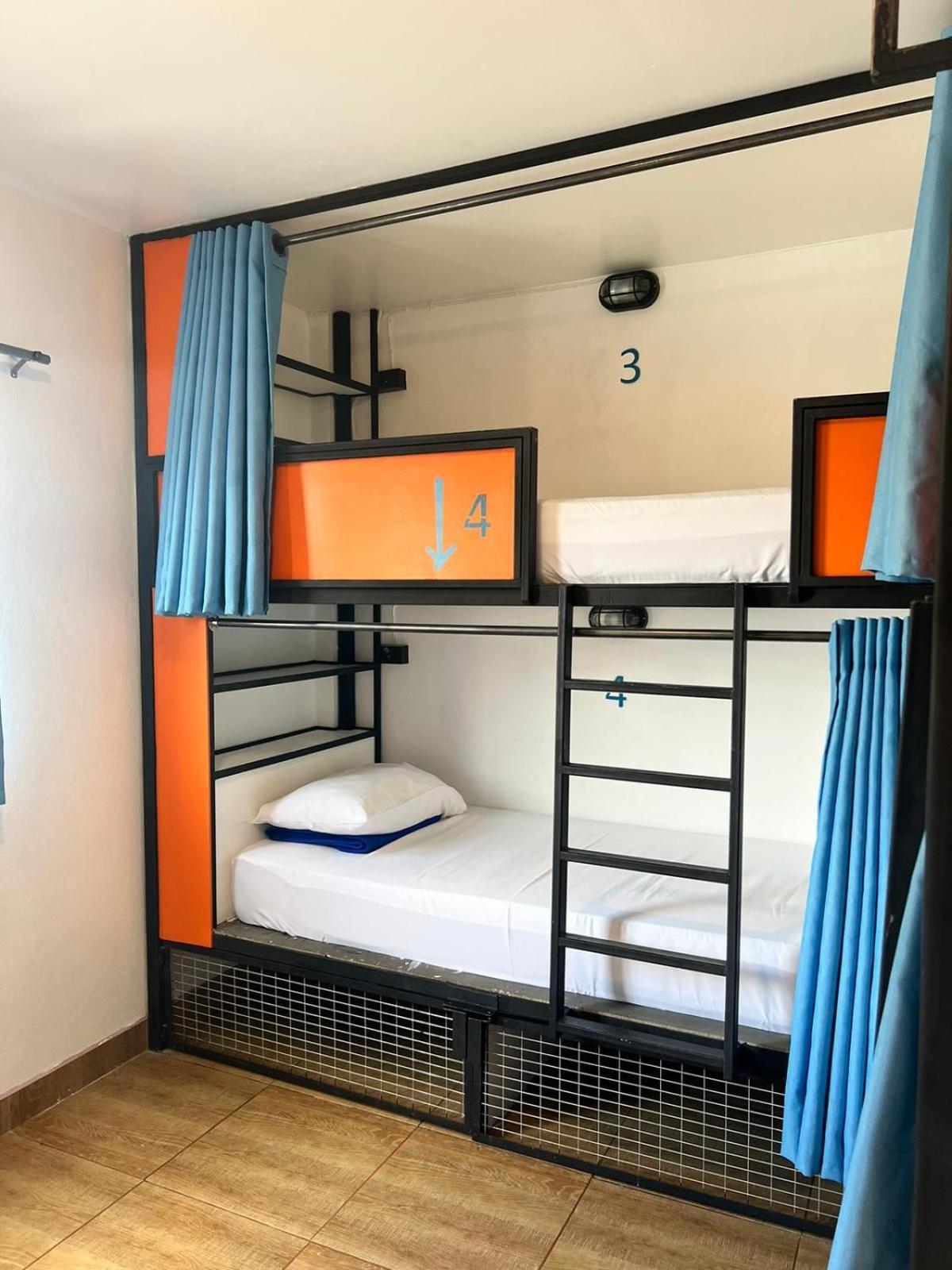Revolution Chiang Mai - Old Town Hostel Εξωτερικό φωτογραφία