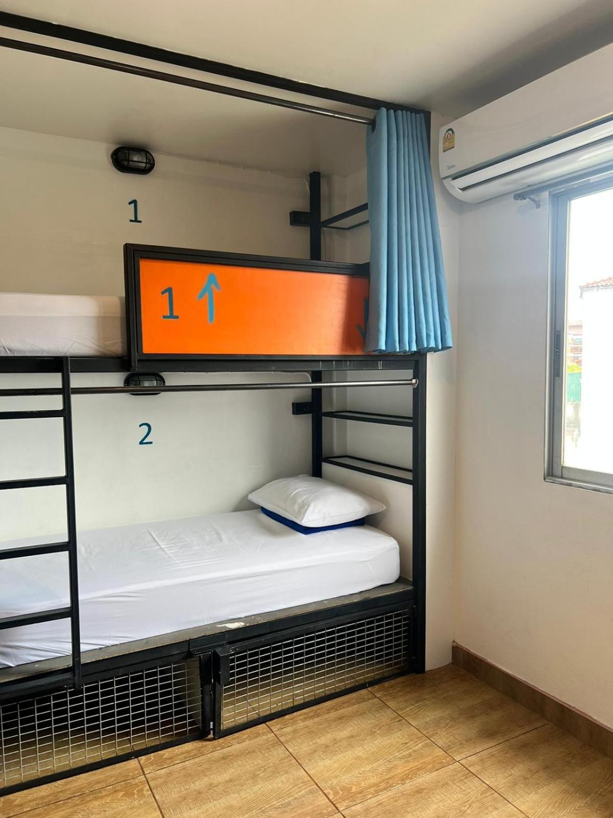 Revolution Chiang Mai - Old Town Hostel Εξωτερικό φωτογραφία