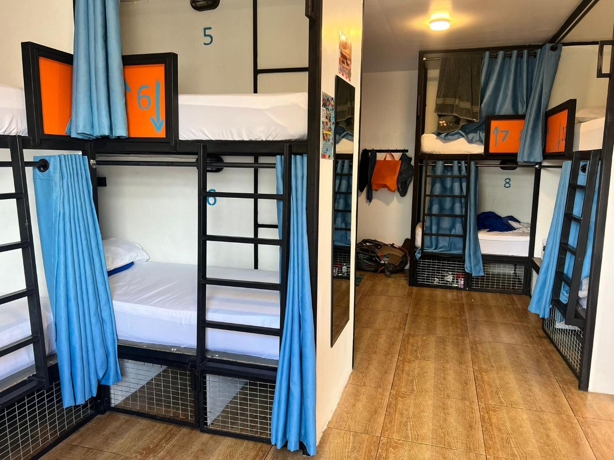 Revolution Chiang Mai - Old Town Hostel Εξωτερικό φωτογραφία