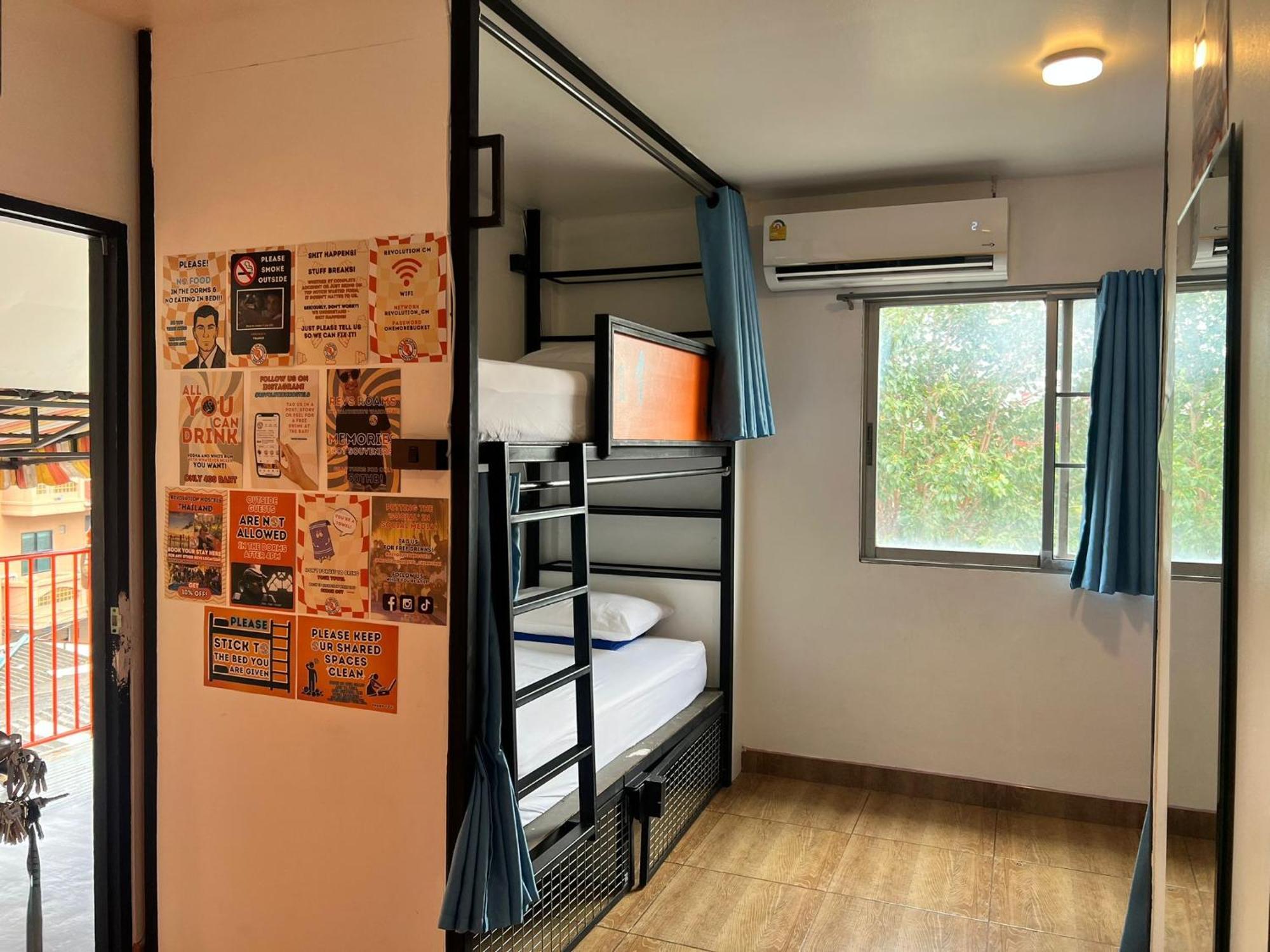 Revolution Chiang Mai - Old Town Hostel Εξωτερικό φωτογραφία